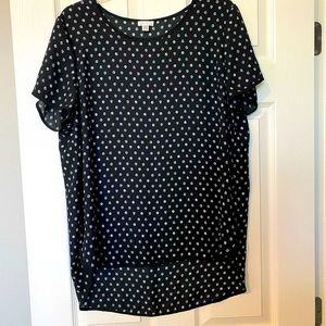 Adorable high/low top in black/white in XL